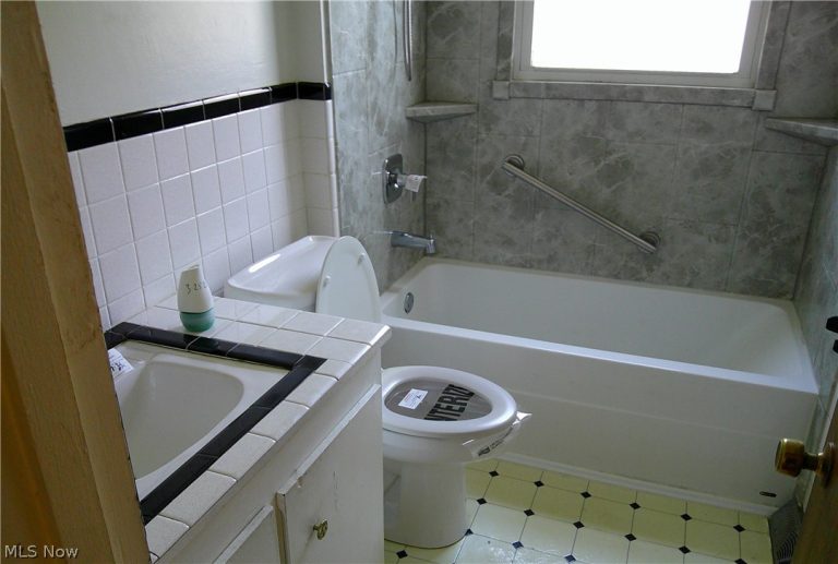 1168 Jeanie J Avenue, Akron, OH - Photo 8