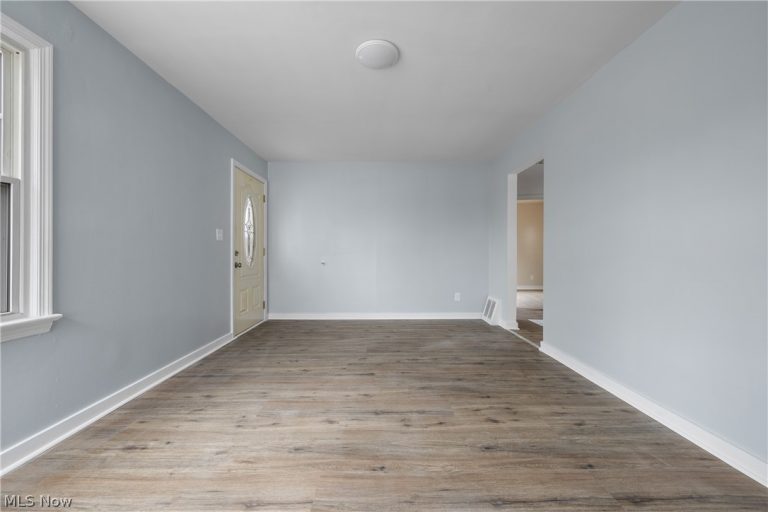 1167 Hilltop Drive, Akron, OH - Photo 5