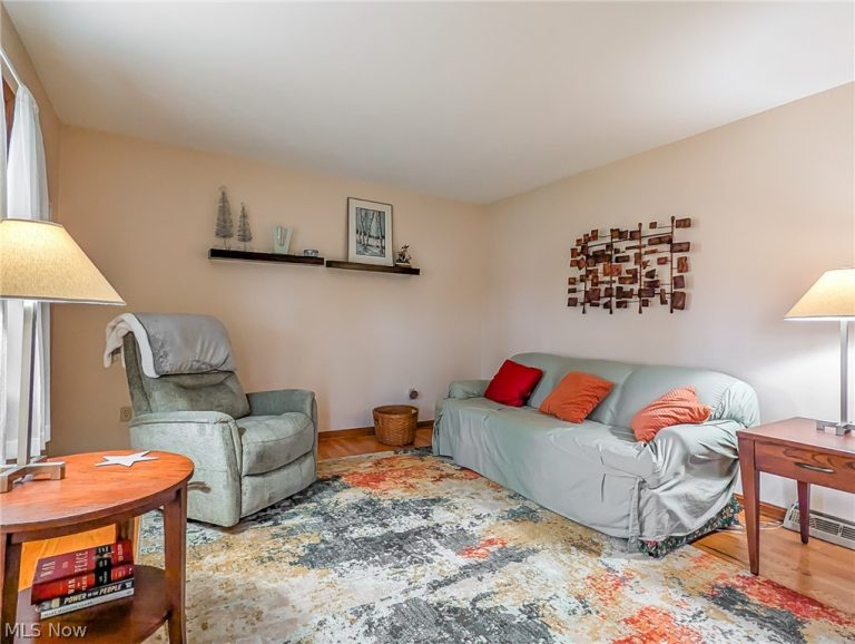 3049 Straley Lane, Youngstown, OH - Photo 8