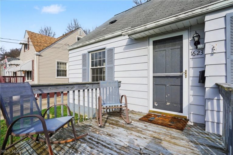 1623 Sunset Avenue, Akron, OH - Photo 2