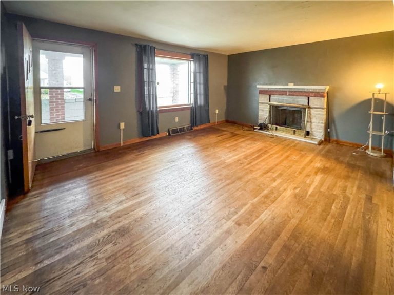 165 Piccadilly Street, Campbell, OH - Photo 8
