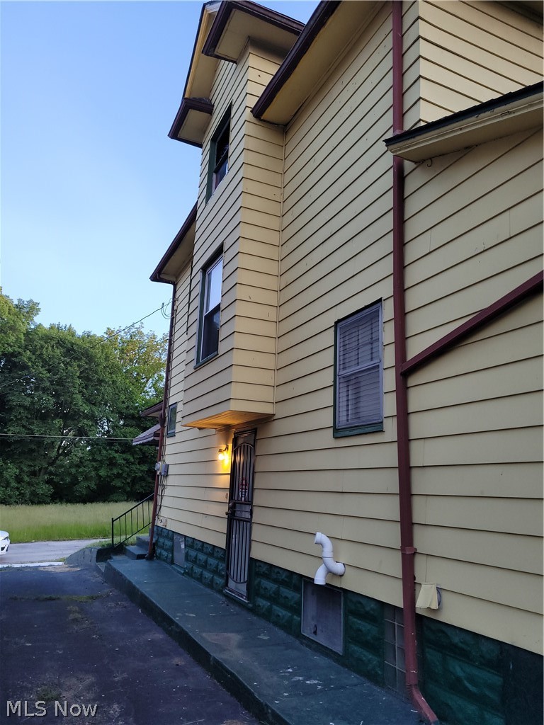 52 Earle Avenue, Youngstown, OH - Photo 2