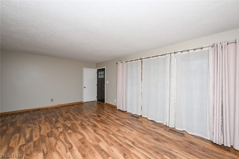 287 Edgewood Drive, Berea, OH - Photo 4