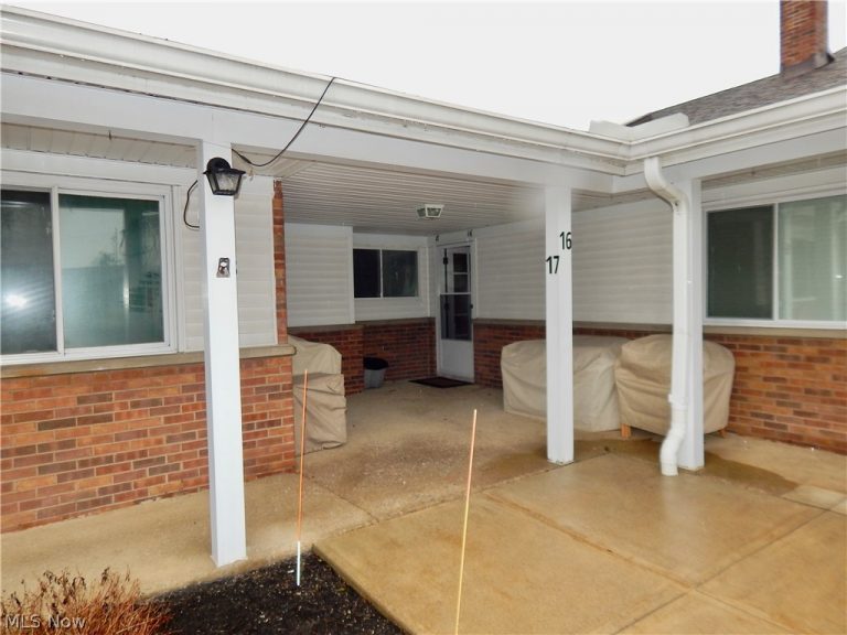 25320 Country Club Boulevard #17, North Olmsted, OH, 44070