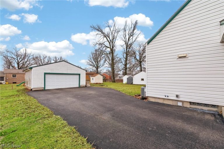 393 Afton Avenue, Boardman, OH - Photo 4