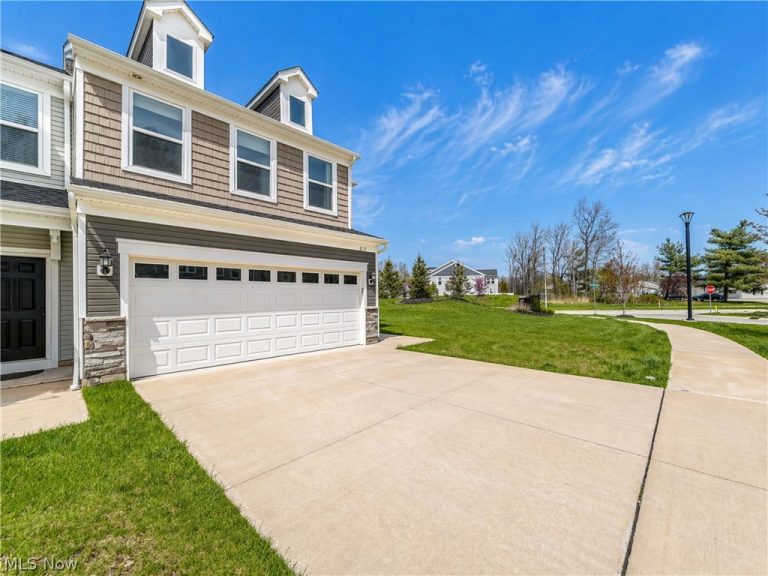 830 Greenway Drive, Westlake, OH - Photo 2