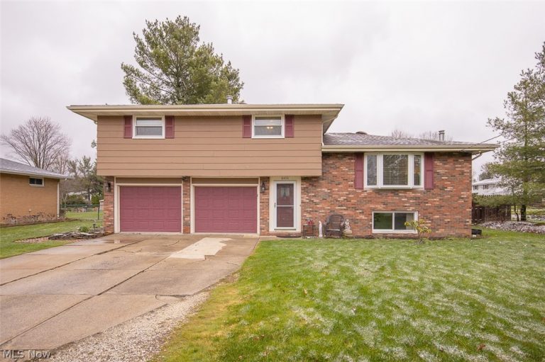 8493 Webster Road, Strongsville, OH - Photo 2