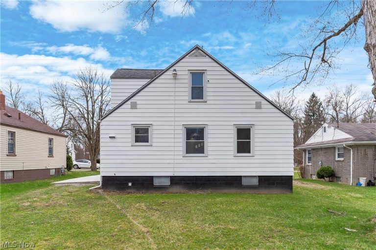 2526 Stocker Avenue, Youngstown, OH - Photo 8