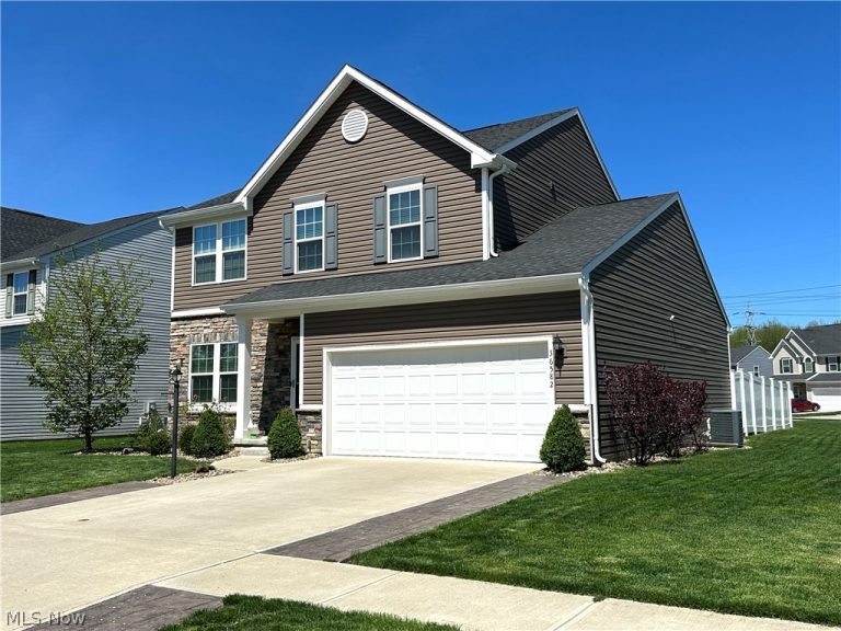 36582 Stockport Mill Drive, North Ridgeville, OH - Photo 2