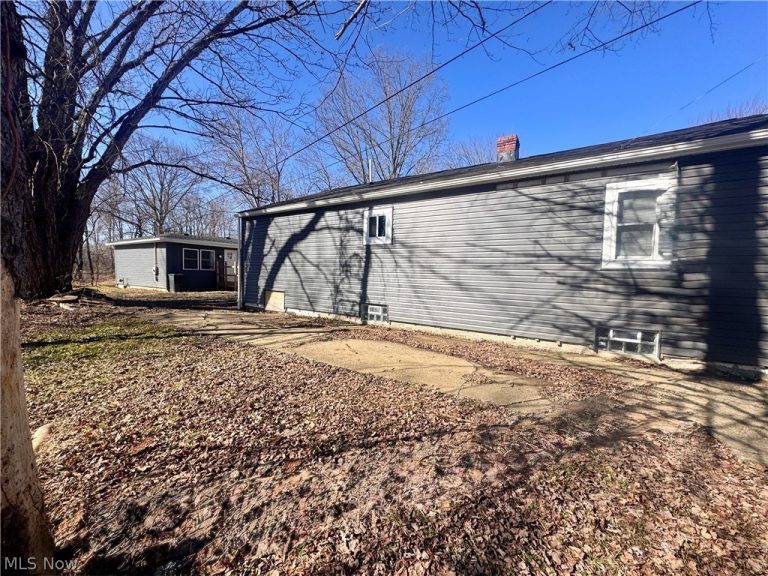 6759 Sumner Road, Ravenna, OH - Photo 2