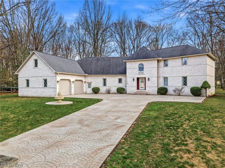 1887 Pearce Circle, Salem, OH - Photo 2