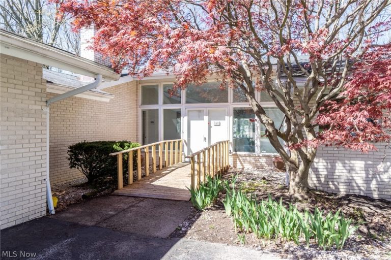 3970 Meadow Lane, Orange Village, OH - Photo 2