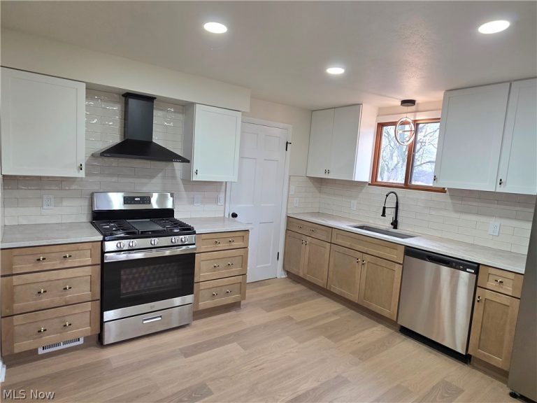 1324 Mapleview Drive, Seven Hills, OH - Photo 3