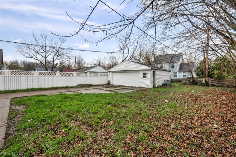 18950 Meredith Avenue, Euclid, OH - Photo 8