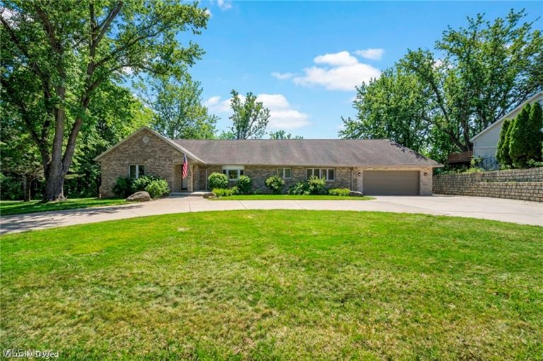 17313 Bennett Road, North Royalton, OH - Photo 2