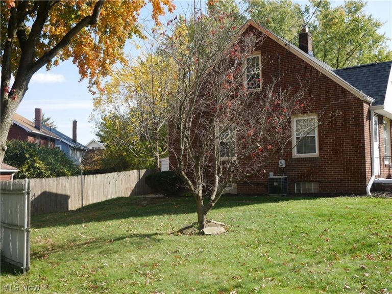 2520 Daleford Avenue, Canton, OH - Photo 2