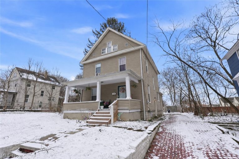 975 Raymond Street, Akron, OH - Photo 2