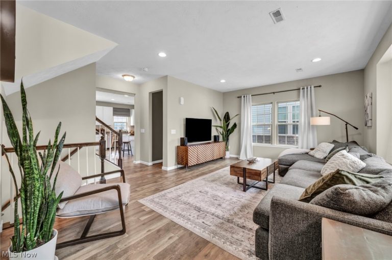 1383 Beach Avenue, Lakewood, OH - Photo 6