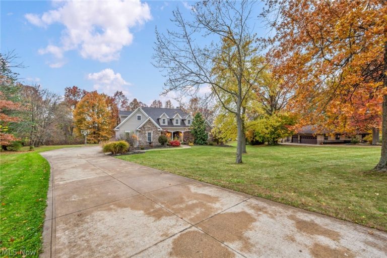 8933 Mountain View Drive, Mentor, OH - Photo 6