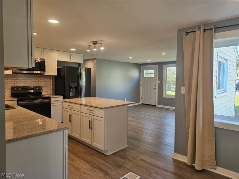 572 David Drive, Streetsboro, OH - Photo 3
