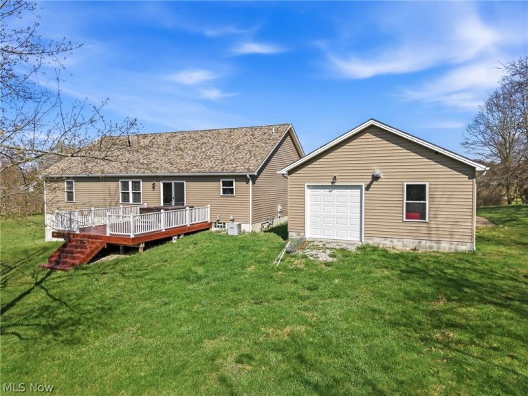 3766 Pothour Wheeler Road, Hubbard, OH - Photo 8