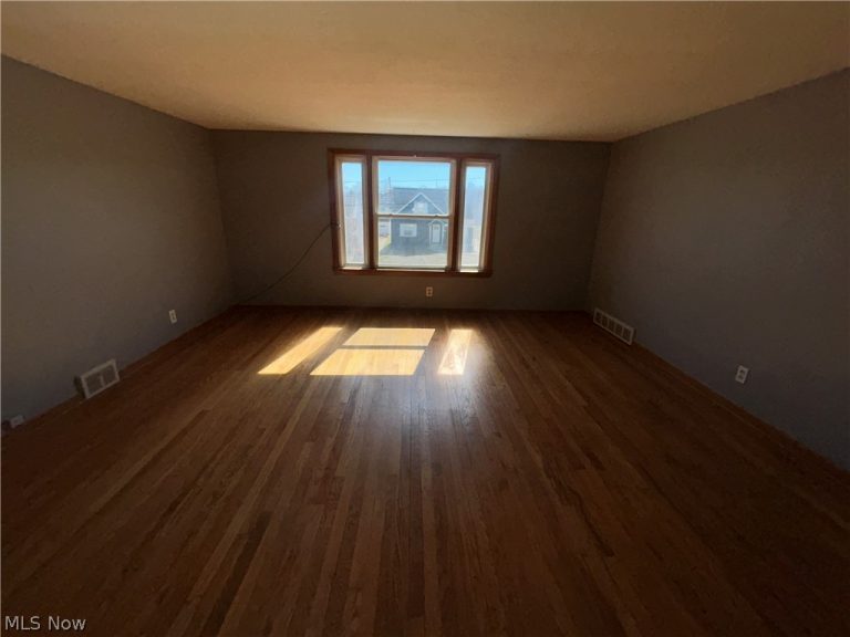10925 McCracken Road, Garfield Heights, OH - Photo 4