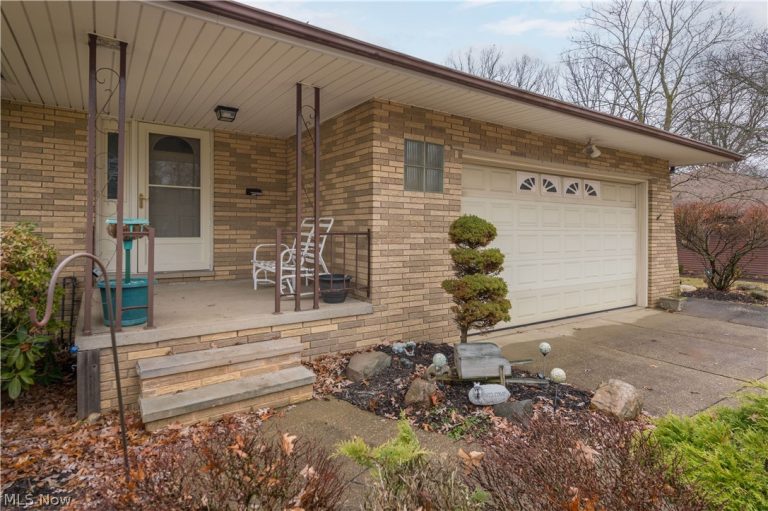 7408 Wake Robin Drive, Parma, OH - Photo 2