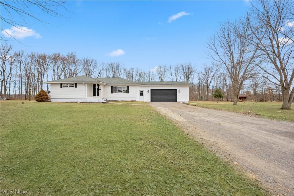 15938 South Range Road, Salem, OH