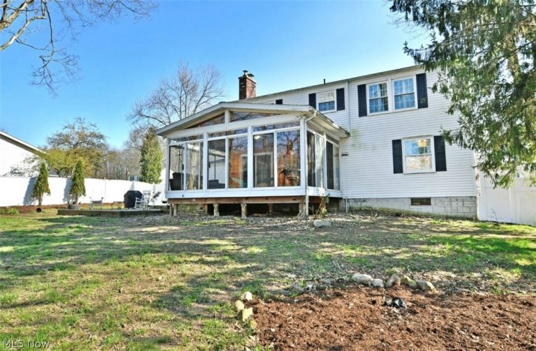 8559 Bayberry Drive, Warren, OH - Photo 6
