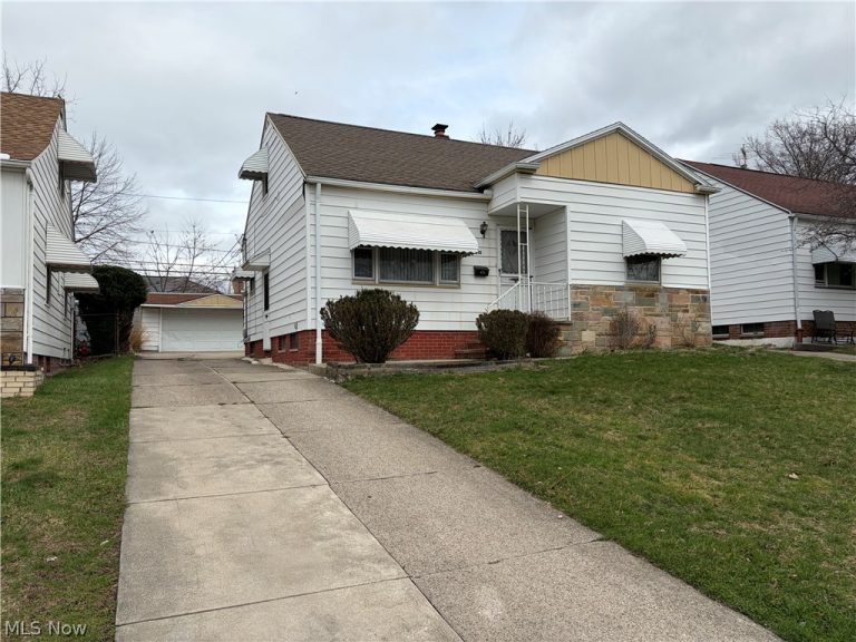 18915 Longview Avenue, Maple Heights, OH - Photo 2