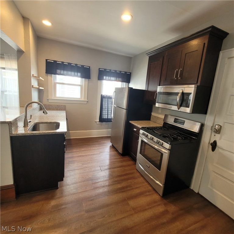 1447 Rosewood Avenue, Lakewood, OH - Photo 5