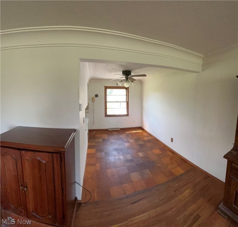 33500 Arthur Road, Solon, OH - Photo 4