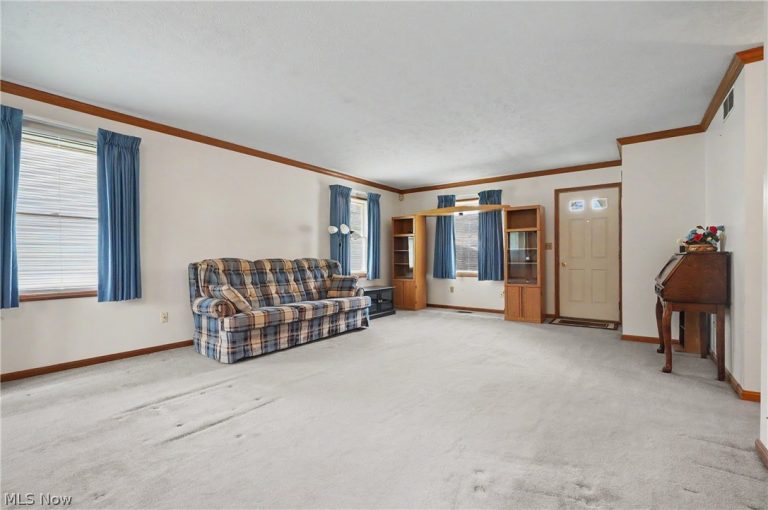 145 Michael Lane, Cuyahoga Falls, OH - Photo 3