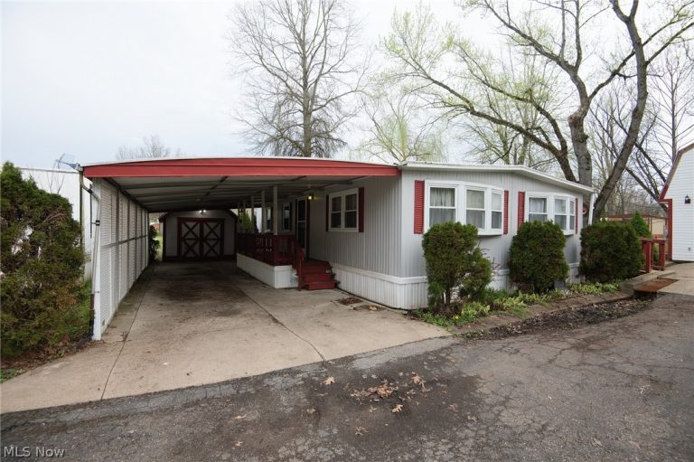 29 Wilderness Court, Warren, OH - Photo 2