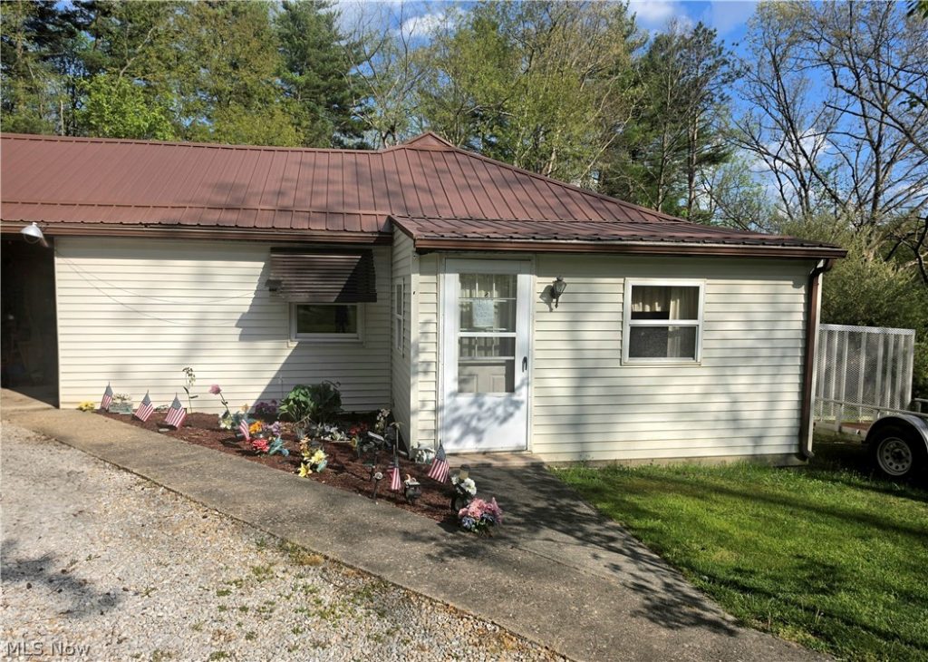 46242 County Road 501, Coshocton, OH