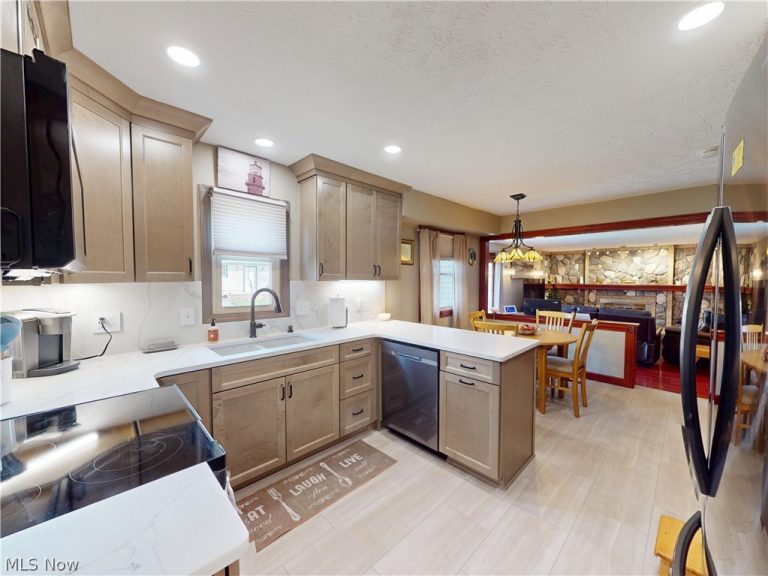 4418 Stary Drive, Parma, OH - Photo 8