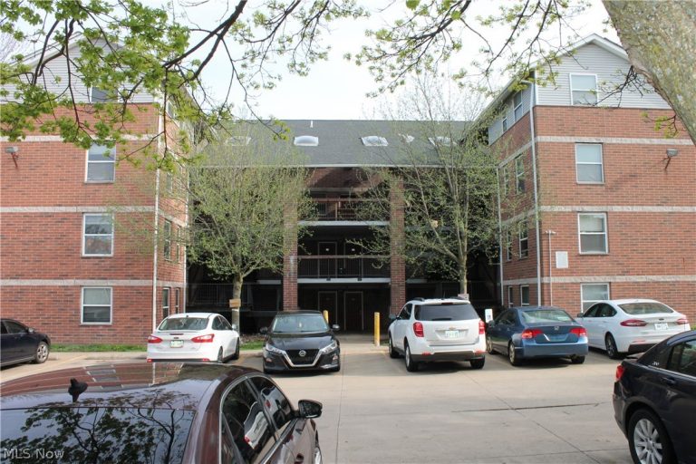 409 Brown Street, Akron, OH - Photo 3