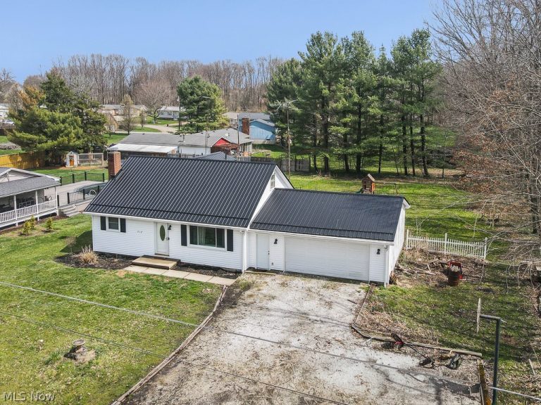 212 Case Road, Beloit, OH - Photo 4