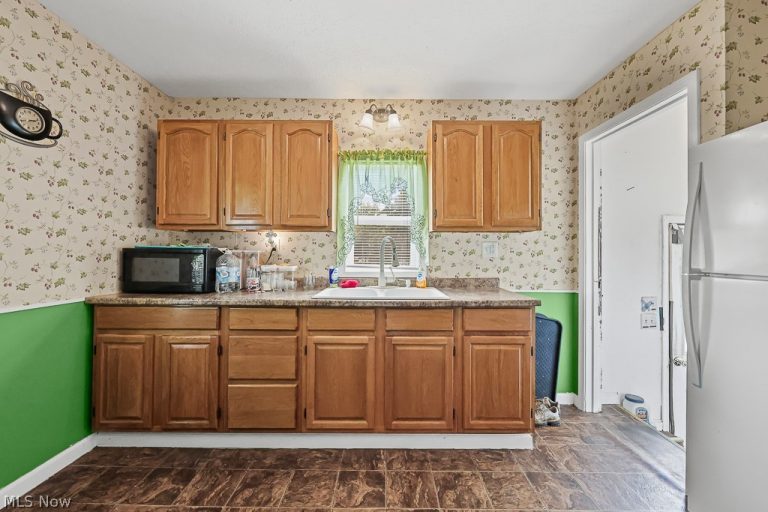 1235 Elm Street, Sebring, OH - Photo 3