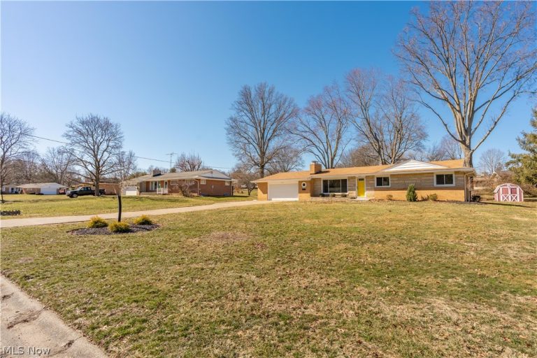 605 Briar Avenue, North Canton, OH - Photo 2