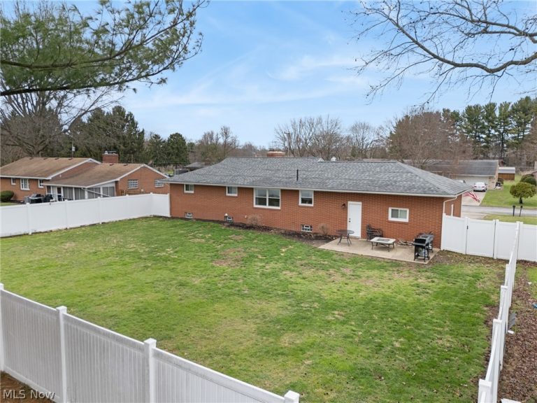 3335 Meadowwood Street, Massillon, OH - Photo 3