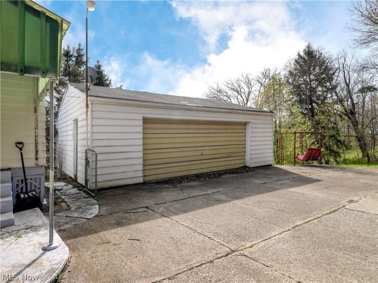 426 Queisner Avenue, Lowellville, OH - Photo 3