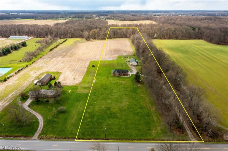 12488 Baumhart Road, Amherst, OH - Photo 2