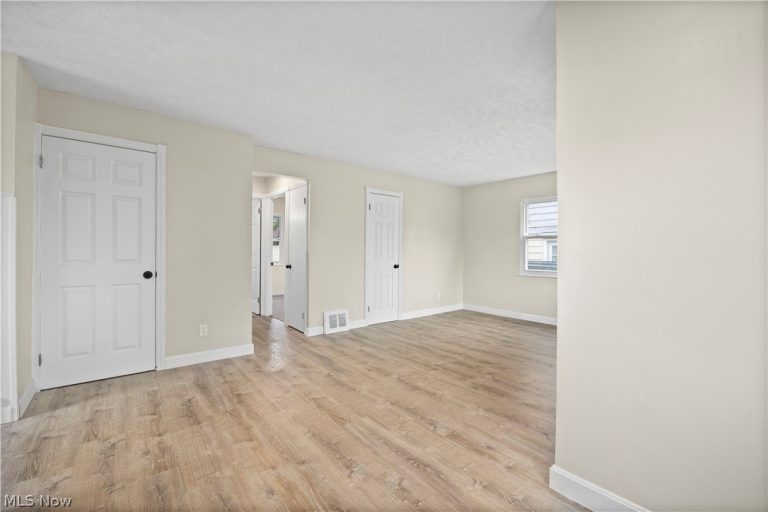 624 Eastern Heights Boulevard, Elyria, OH - Photo 5