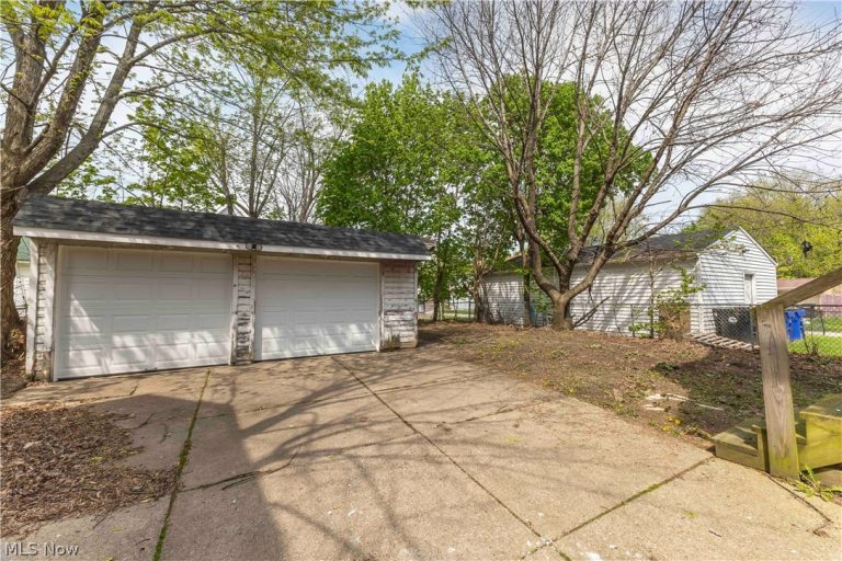 16007 Huntmere Avenue, Cleveland, OH - Photo 3