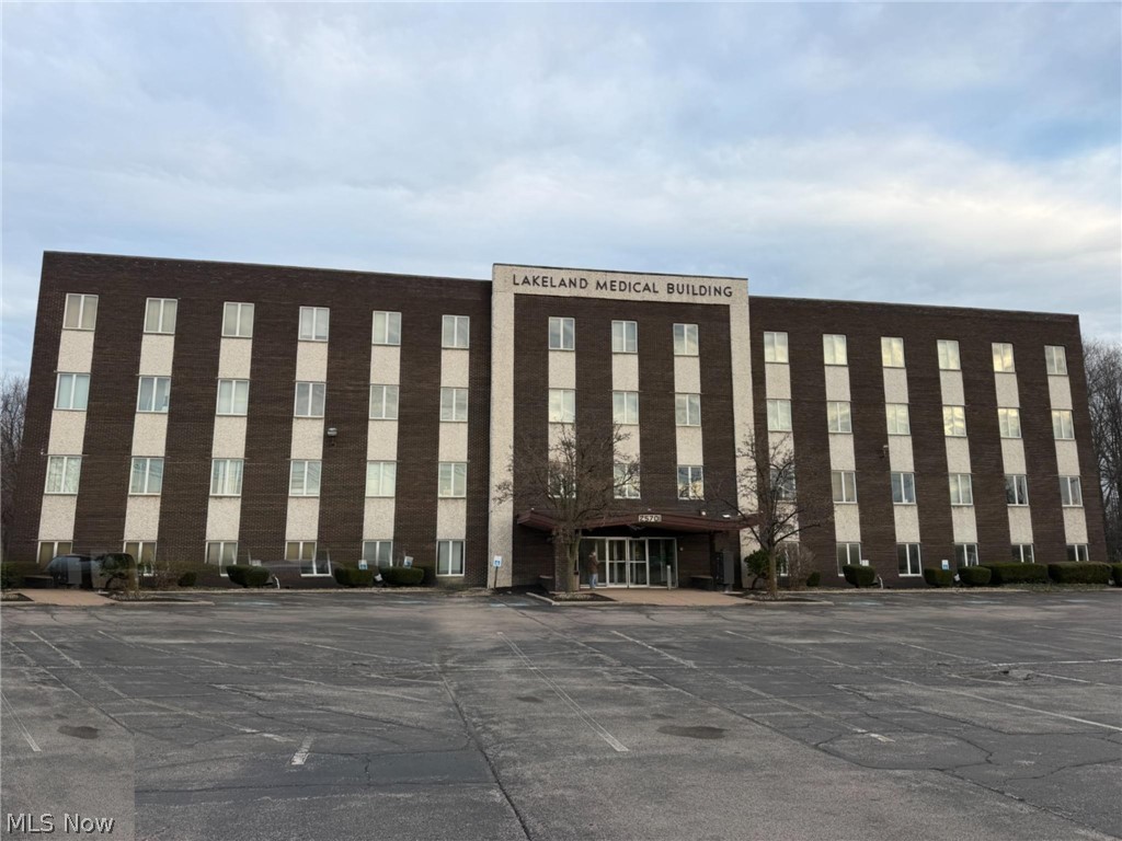 25701 Lakeland Boulevard, Euclid, OH