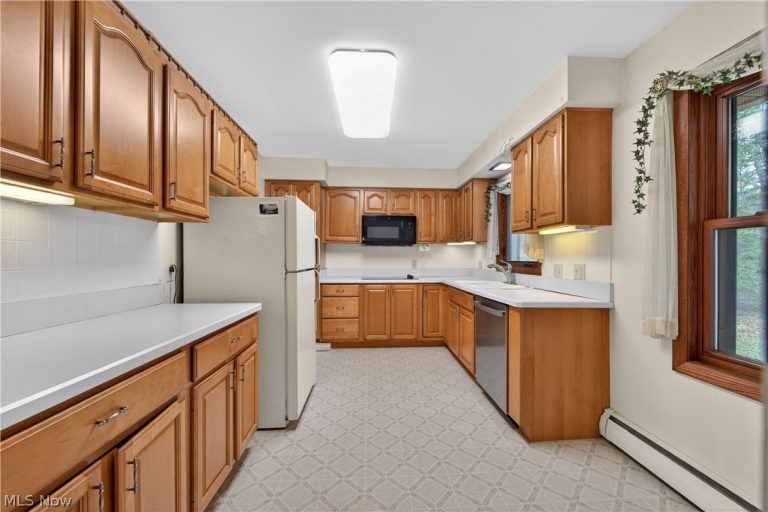 1143 Gary Boulevard, Brunswick, OH - Photo 4