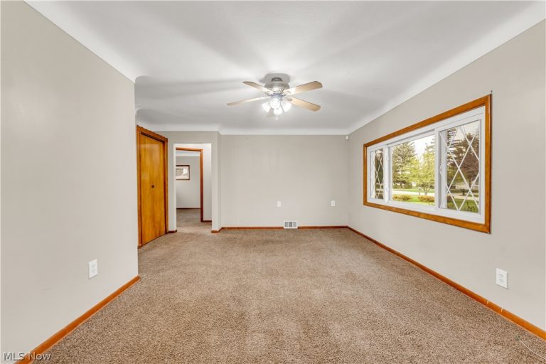 25121 Price Road, Bedford Heights, OH - Photo 6