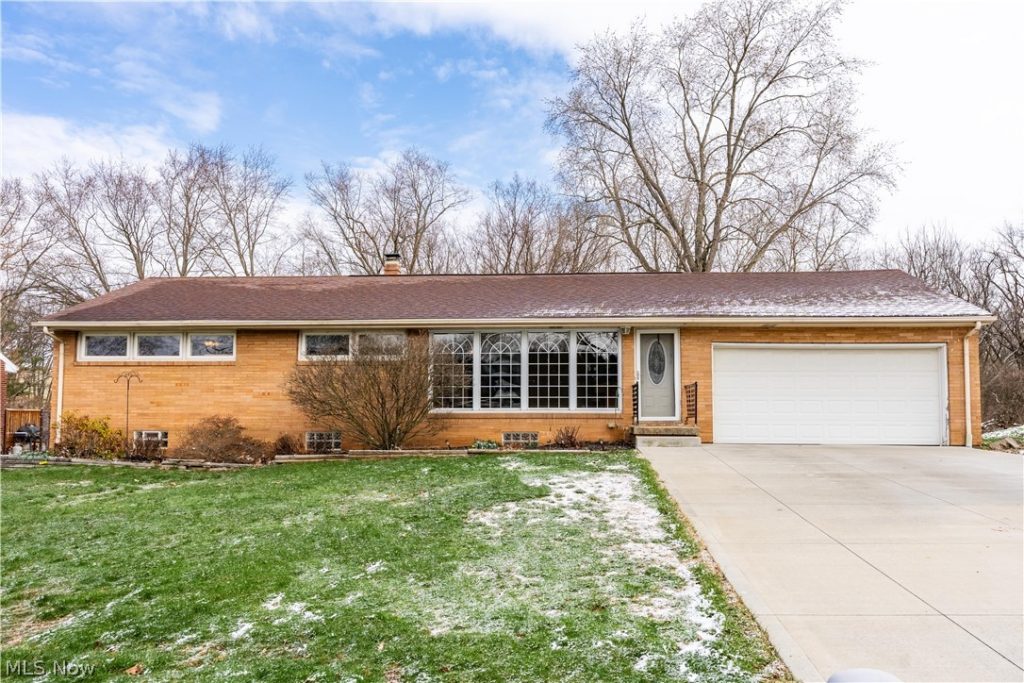 3939 Thunderbird Circle, North Canton, OH