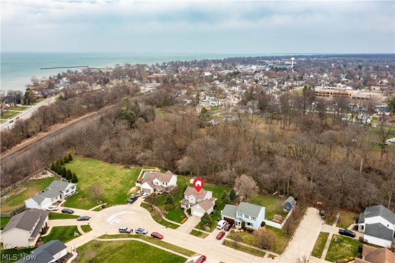 856 Tappan Circle, Vermilion, OH - Photo 4